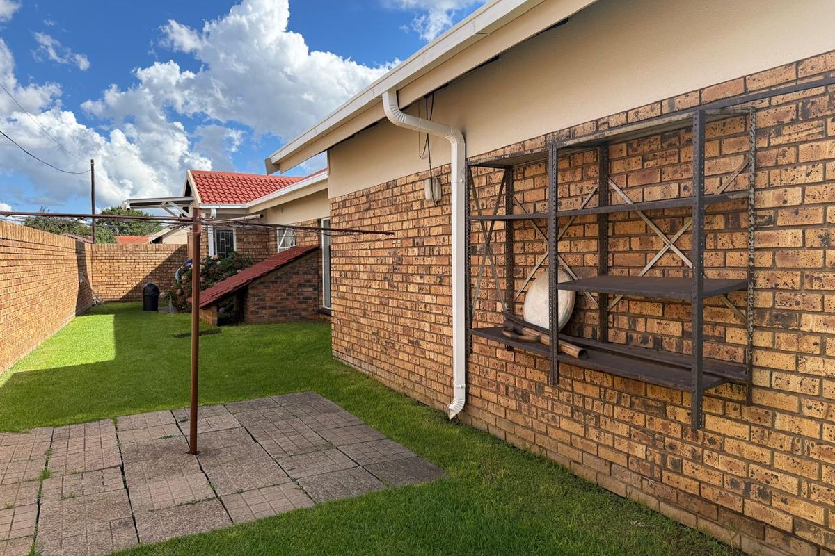 Family Home with Pool, 2 Living Areas & Entertainer’s Braai Area! - Photo 2