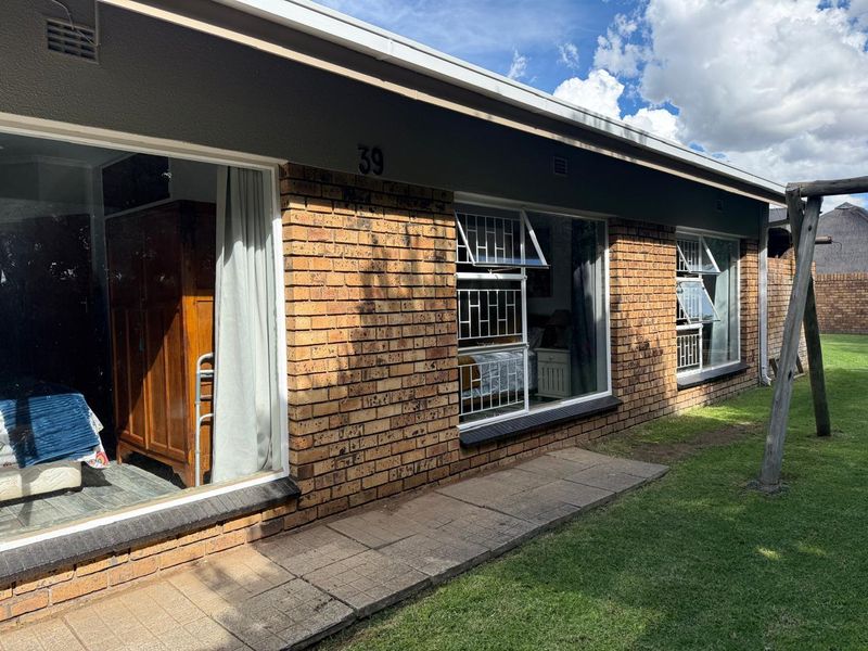 Family Home with Pool, 2 Living Areas & Entertainer’s Braai Area! - Photo 4