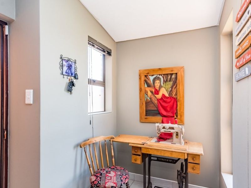 Executive Modern Home - Duplex Freestanding Townhouse - Photo 4