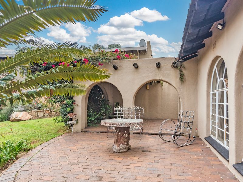 Stunning House in Very Sought-After Area Constantia Kloof Roodepoort - Photo 4