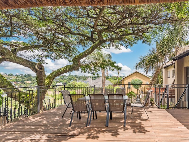 Stunning House in Very Sought-After Area Constantia Kloof Roodepoort - Photo 9