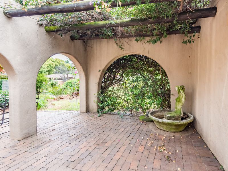 Stunning House in Very Sought-After Area Constantia Kloof Roodepoort - Photo 5