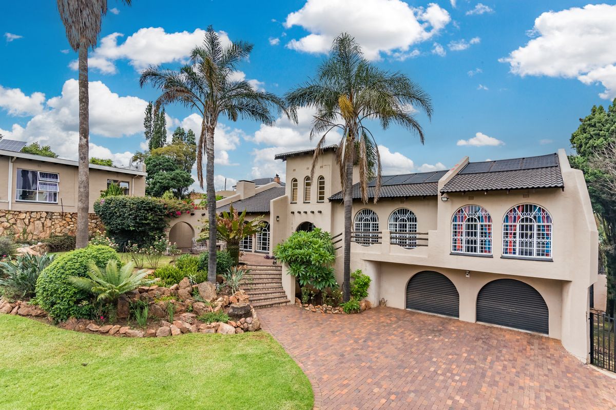 Stunning House in Very Sought-After Area Constantia Kloof Roodepoort - Photo 2