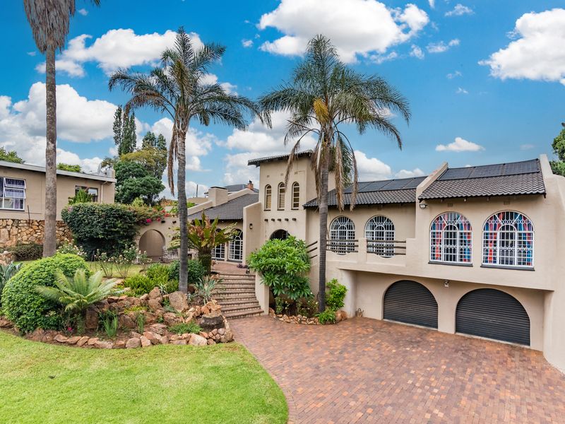 Stunning House in Very Sought-After Area Constantia Kloof Roodepoort - Photo 2