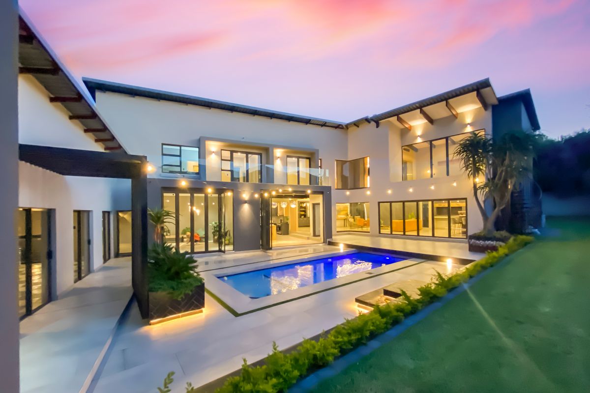 The Pinnacle of Modern Elegance: A 6-Bedroom Masterpiece in Midstream Proper - Photo 5