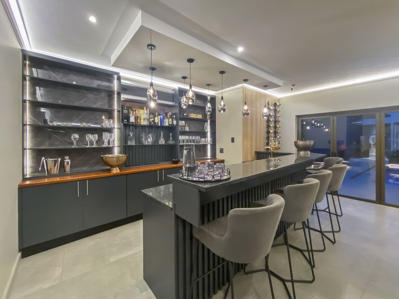 The Pinnacle of Modern Elegance: A 6-Bedroom Masterpiece in Midstream Proper - Photo 7
