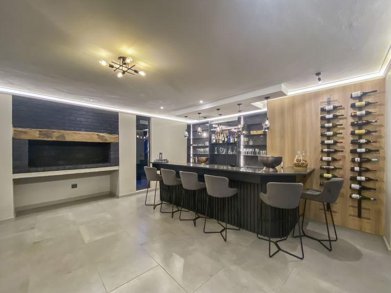 The Pinnacle of Modern Elegance: A 6-Bedroom Masterpiece in Midstream Proper - Photo 6
