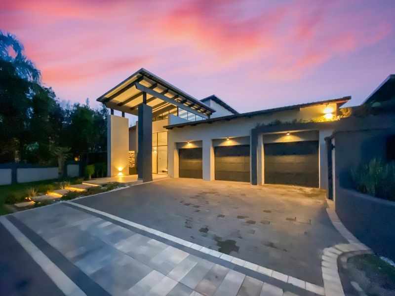 The Pinnacle of Modern Elegance: A 6-Bedroom Masterpiece in Midstream Proper - Photo 2