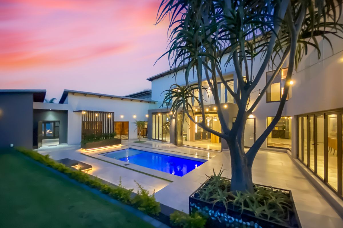 The Pinnacle of Modern Elegance: A 6-Bedroom Masterpiece in Midstream Proper - Photo 4