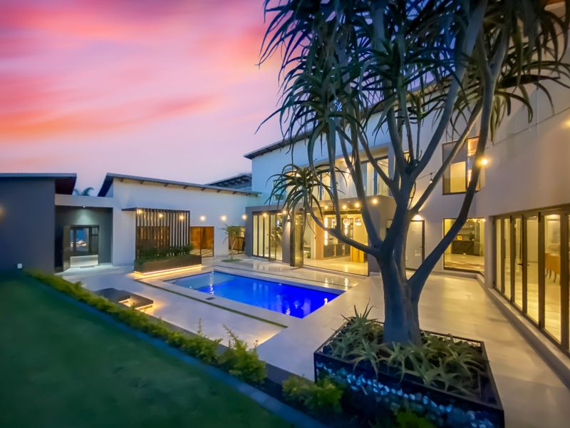 The Pinnacle of Modern Elegance: A 6-Bedroom Masterpiece in Midstream Proper - Photo 4