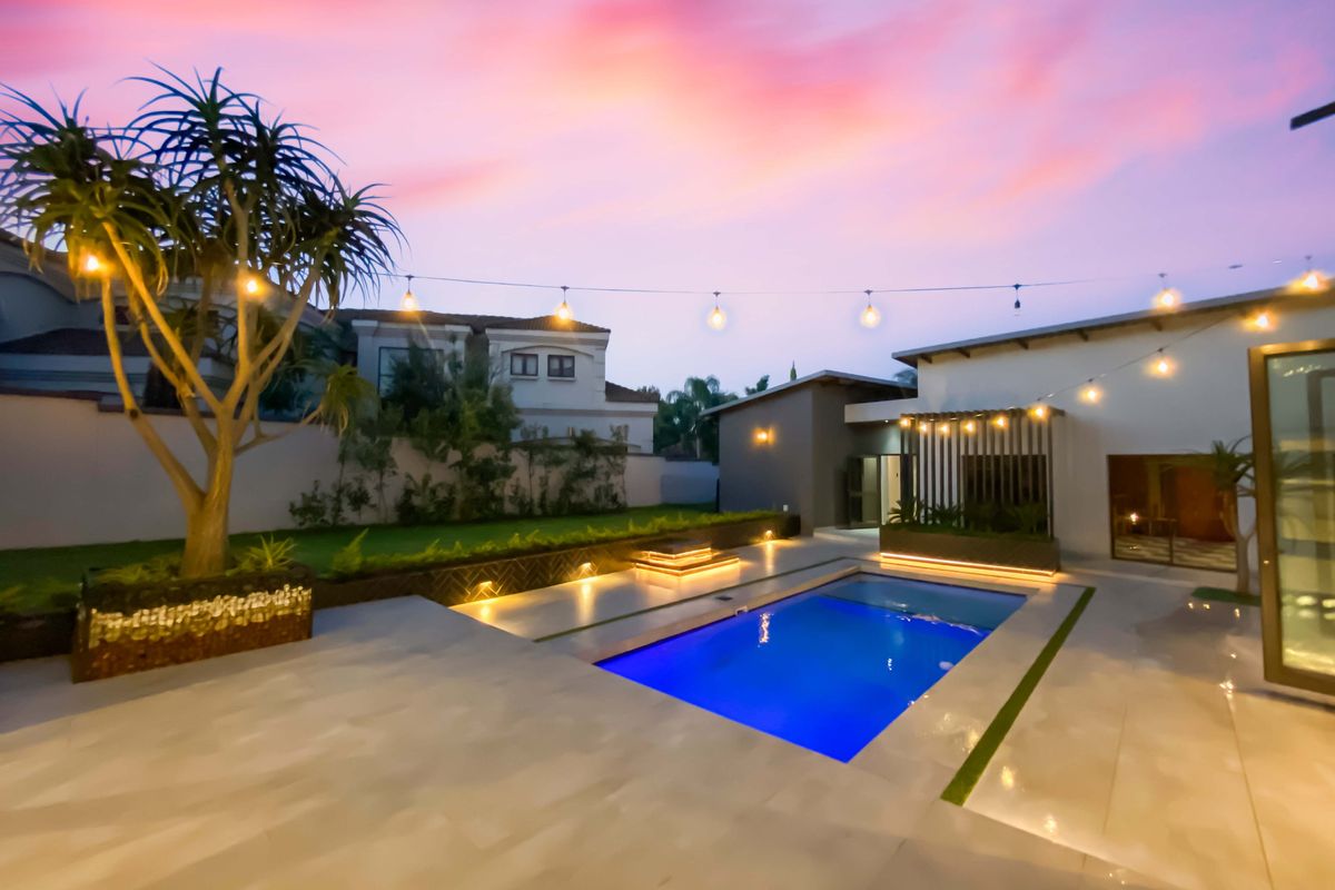 The Pinnacle of Modern Elegance: A 6-Bedroom Masterpiece in Midstream Proper - Photo 3