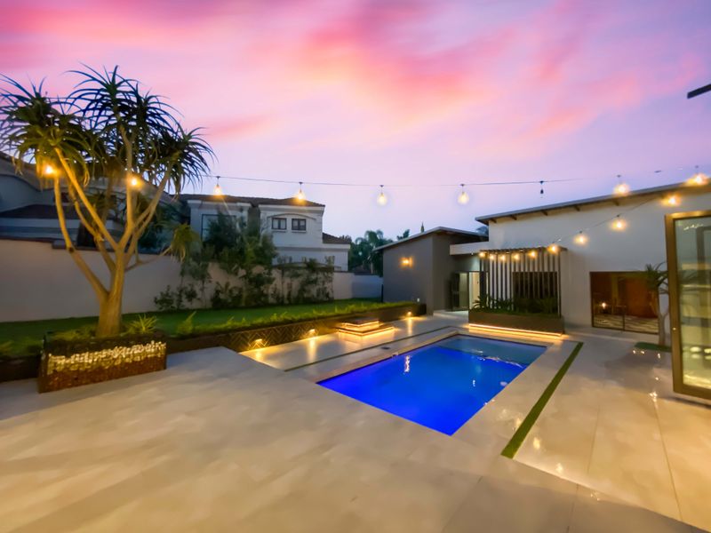 The Pinnacle of Modern Elegance: A 6-Bedroom Masterpiece in Midstream Proper - Photo 3