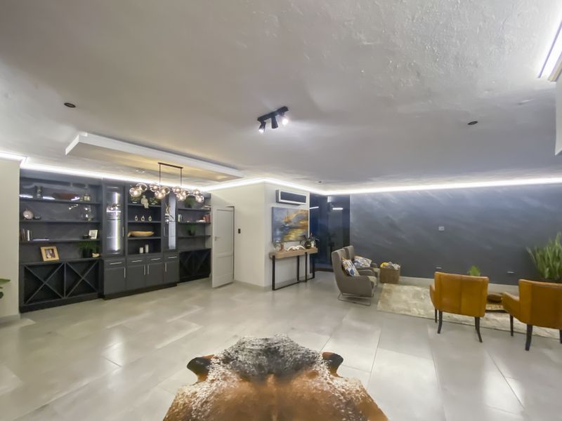 The Pinnacle of Modern Elegance: A 6-Bedroom Masterpiece in Midstream Proper - Photo 9