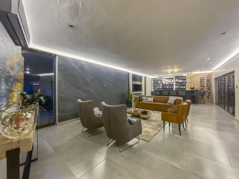 The Pinnacle of Modern Elegance: A 6-Bedroom Masterpiece in Midstream Proper - Photo 8