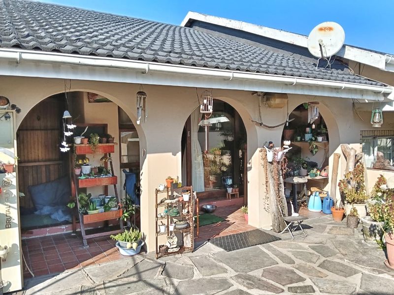 Tranquil Family Haven in the Heart of Arboretum - Photo 2