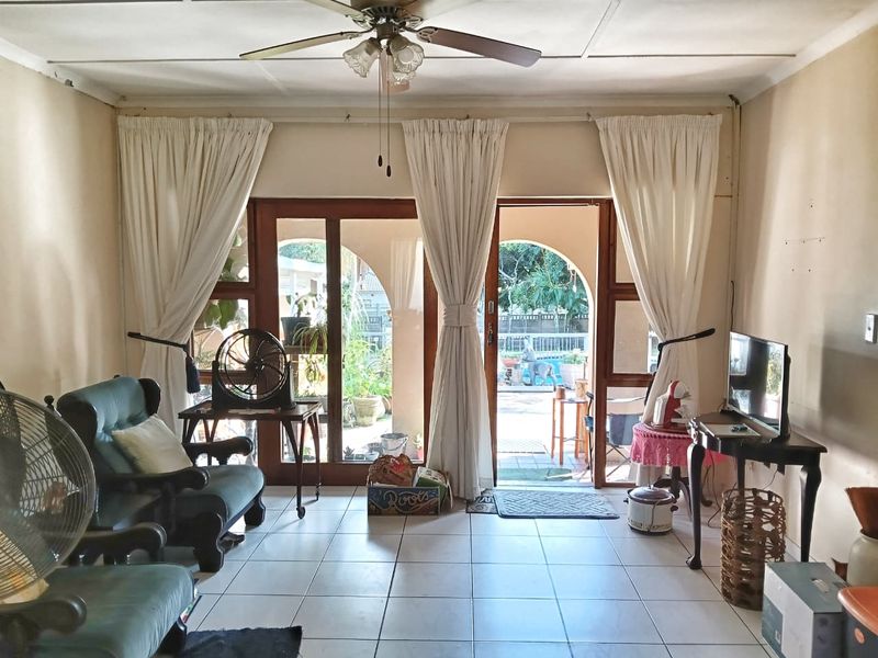 Tranquil Family Haven in the Heart of Arboretum - Photo 3