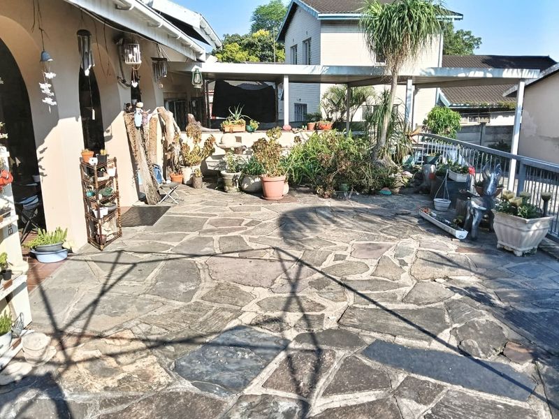 Tranquil Family Haven in the Heart of Arboretum - Photo 10