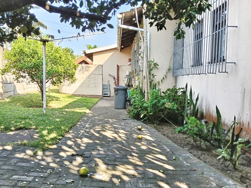 Tranquil Family Haven in the Heart of Arboretum - Photo 7