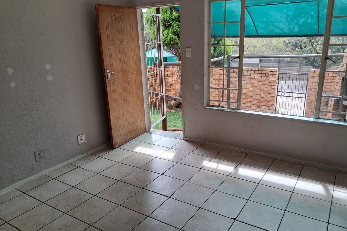 Perfect Lock-Up-and-Go in Secure Complex - Photo 3