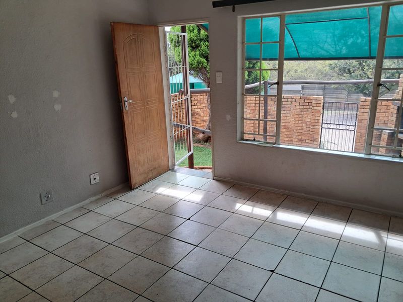 Perfect Lock-Up-and-Go in Secure Complex - Photo 3