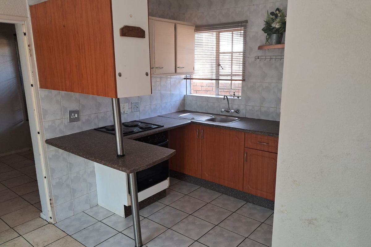 Perfect Lock-Up-and-Go in Secure Complex - Photo 5