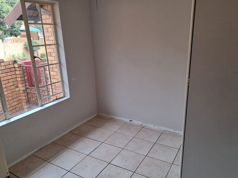 Perfect Lock-Up-and-Go in Secure Complex - Photo 10