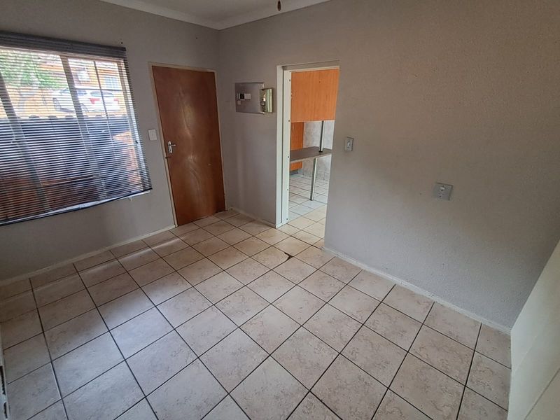 Perfect Lock-Up-and-Go in Secure Complex - Photo 8