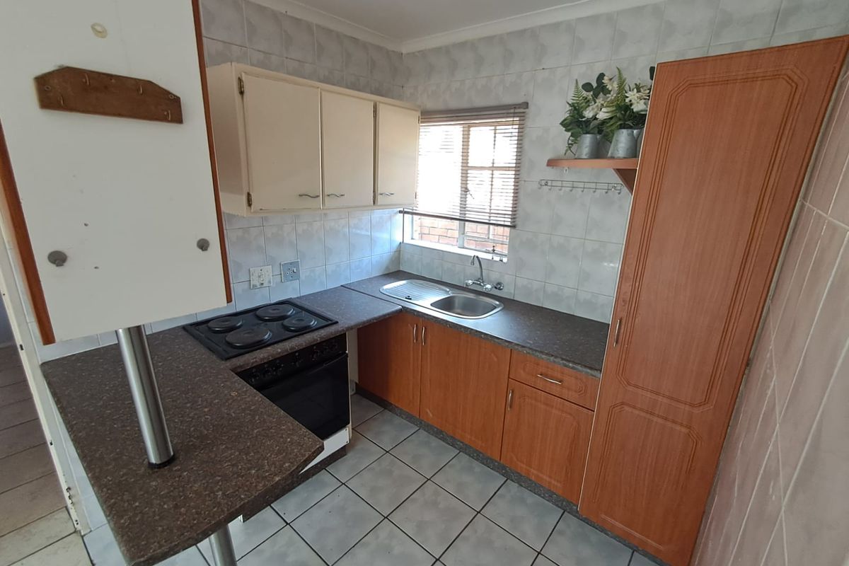 Perfect Lock-Up-and-Go in Secure Complex - Photo 4