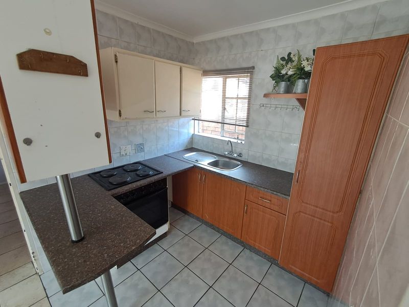 Perfect Lock-Up-and-Go in Secure Complex - Photo 4