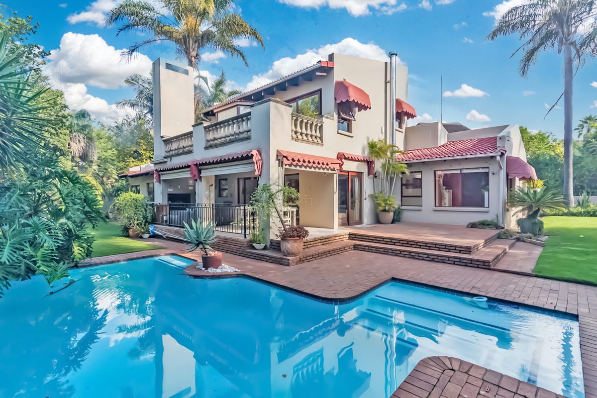 Solid Family Home with Prime Location & Future Potential in Lonehill - Photo 3