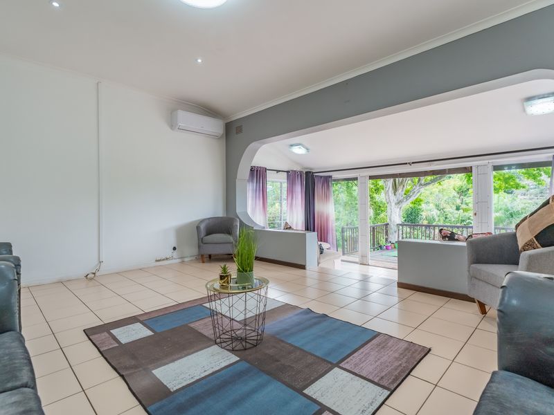 Spacious 4 Bedroom house with Pool and Office - Photo 10
