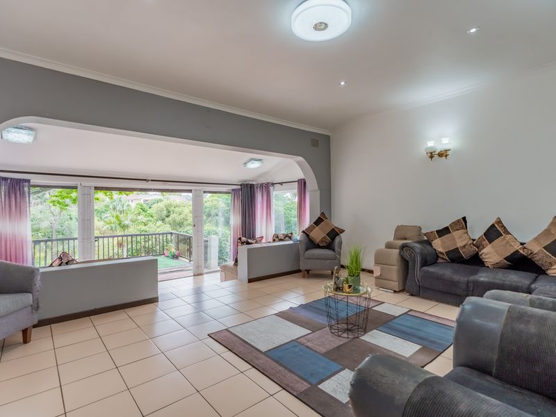 Spacious 4 Bedroom house with Pool and Office - Photo 9