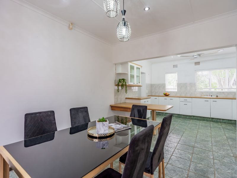 Spacious 4 Bedroom house with Pool - Photo 4