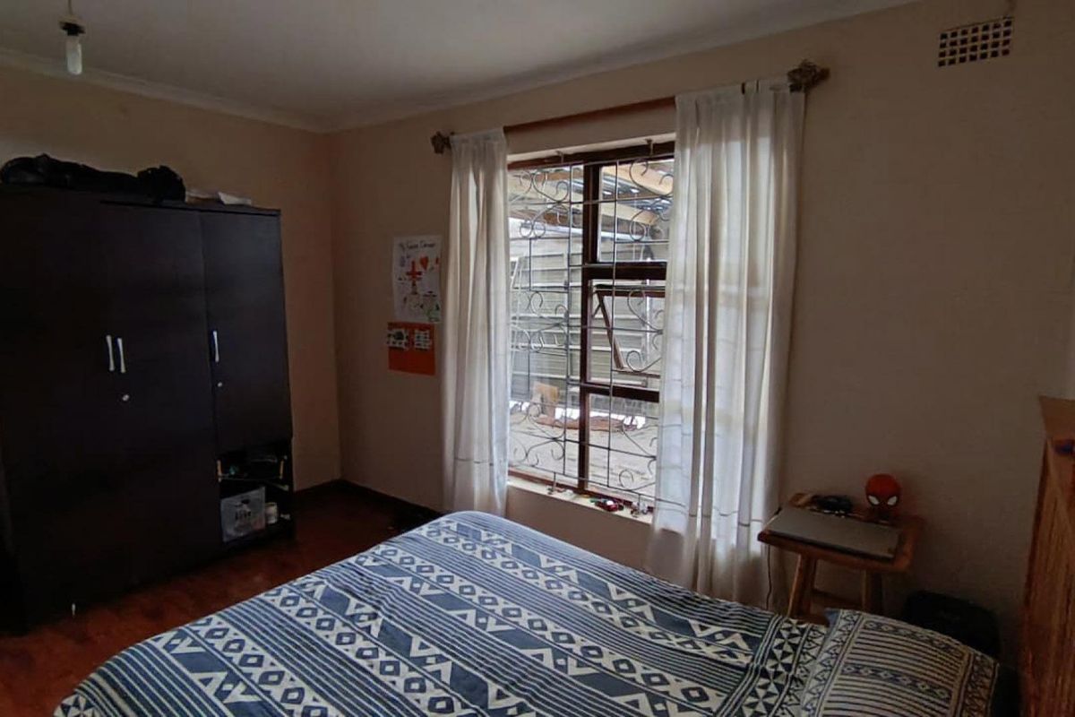 Spacious Multi-Living Property with Endless Potential !!! - Photo 5