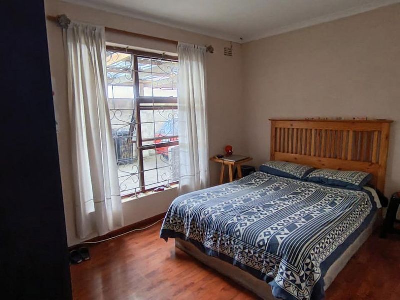 Spacious Multi-Living Property with Endless Potential !!! - Photo 4