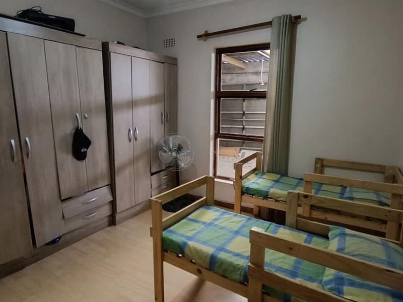 Spacious Multi-Living Property with Endless Potential !!! - Photo 9