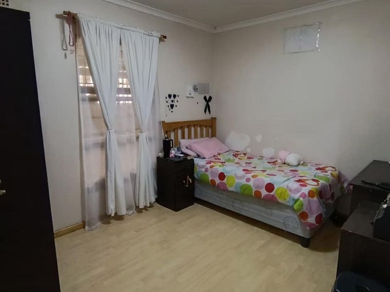 Spacious Multi-Living Property with Endless Potential !!! - Photo 8