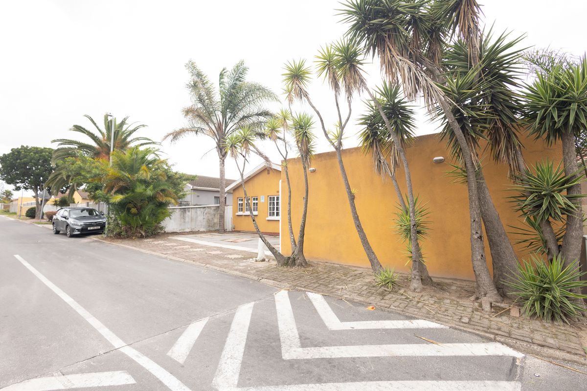 Delightful 3 Bedroom Family Home - Photo 3
