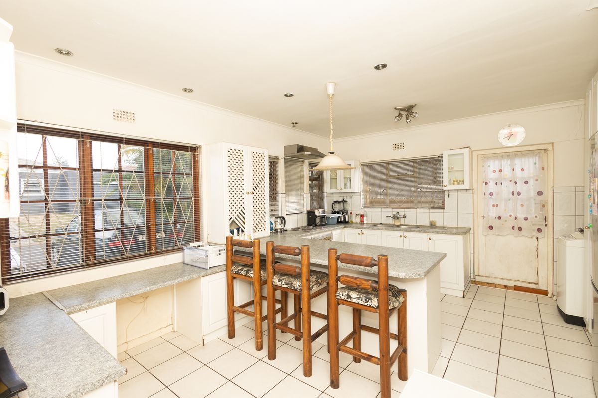 Delightful 3 Bedroom Family Home - Photo 4