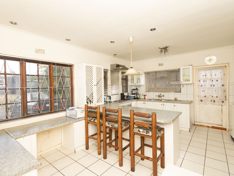 Delightful 3 Bedroom Family Home - Photo 4