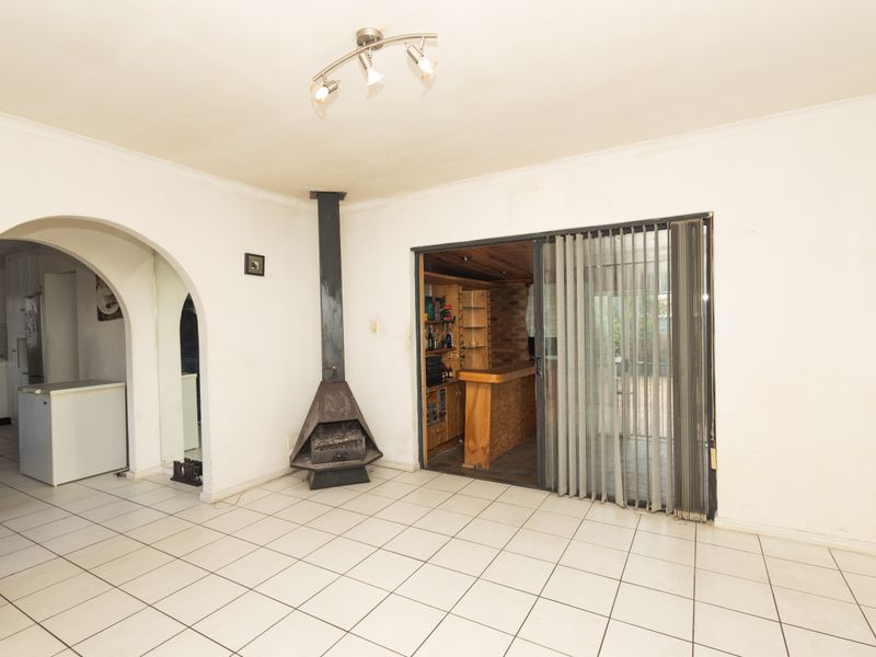 Delightful 3 Bedroom Family Home - Photo 10