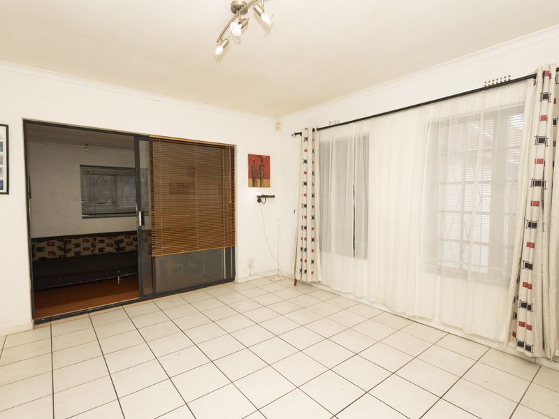 Delightful 3 Bedroom Family Home - Photo 9