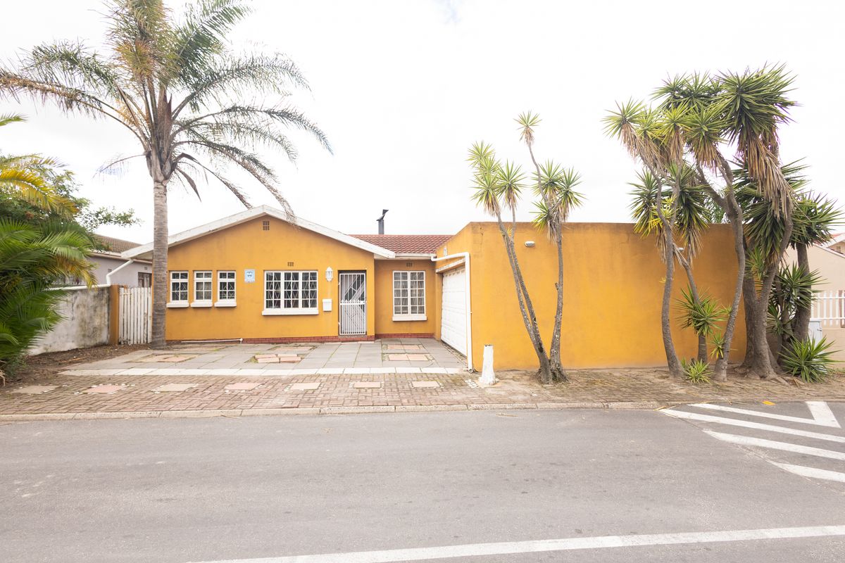 Delightful 3 Bedroom Family Home - Photo 2