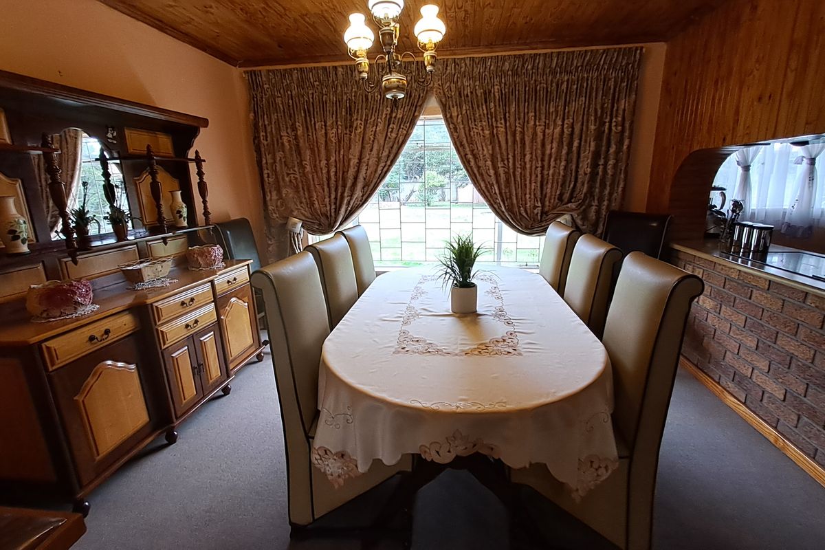 Spacious family home with double garage - Photo 3