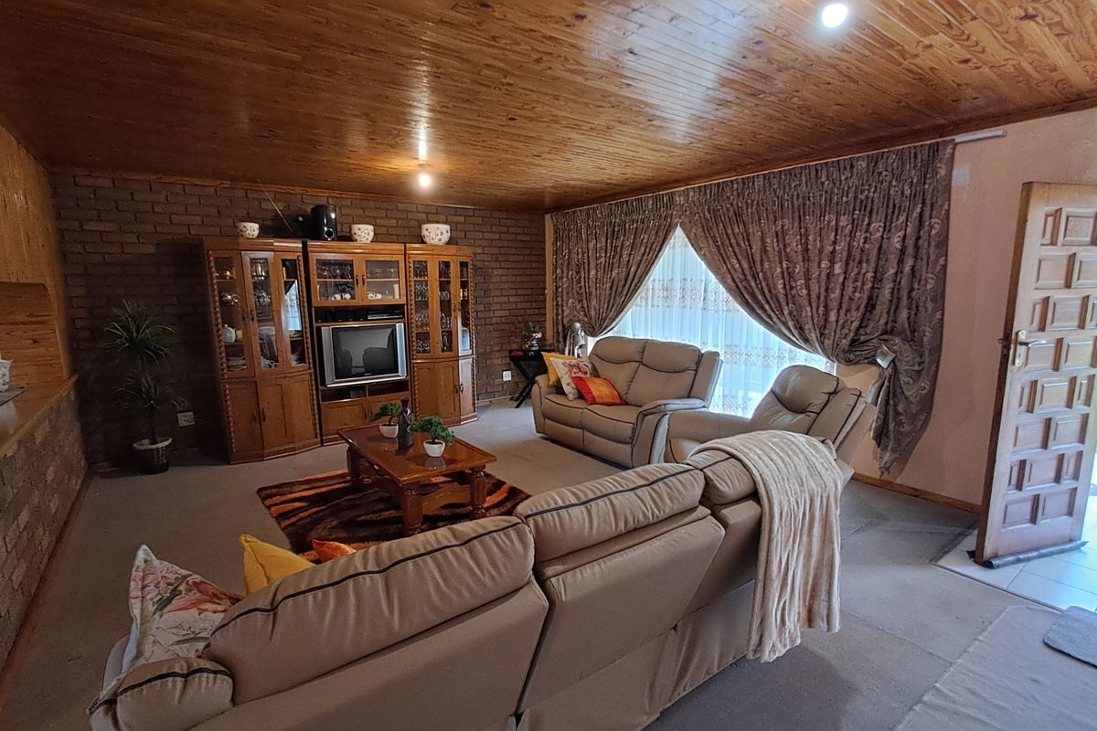 Spacious family home with double garage - Photo 2