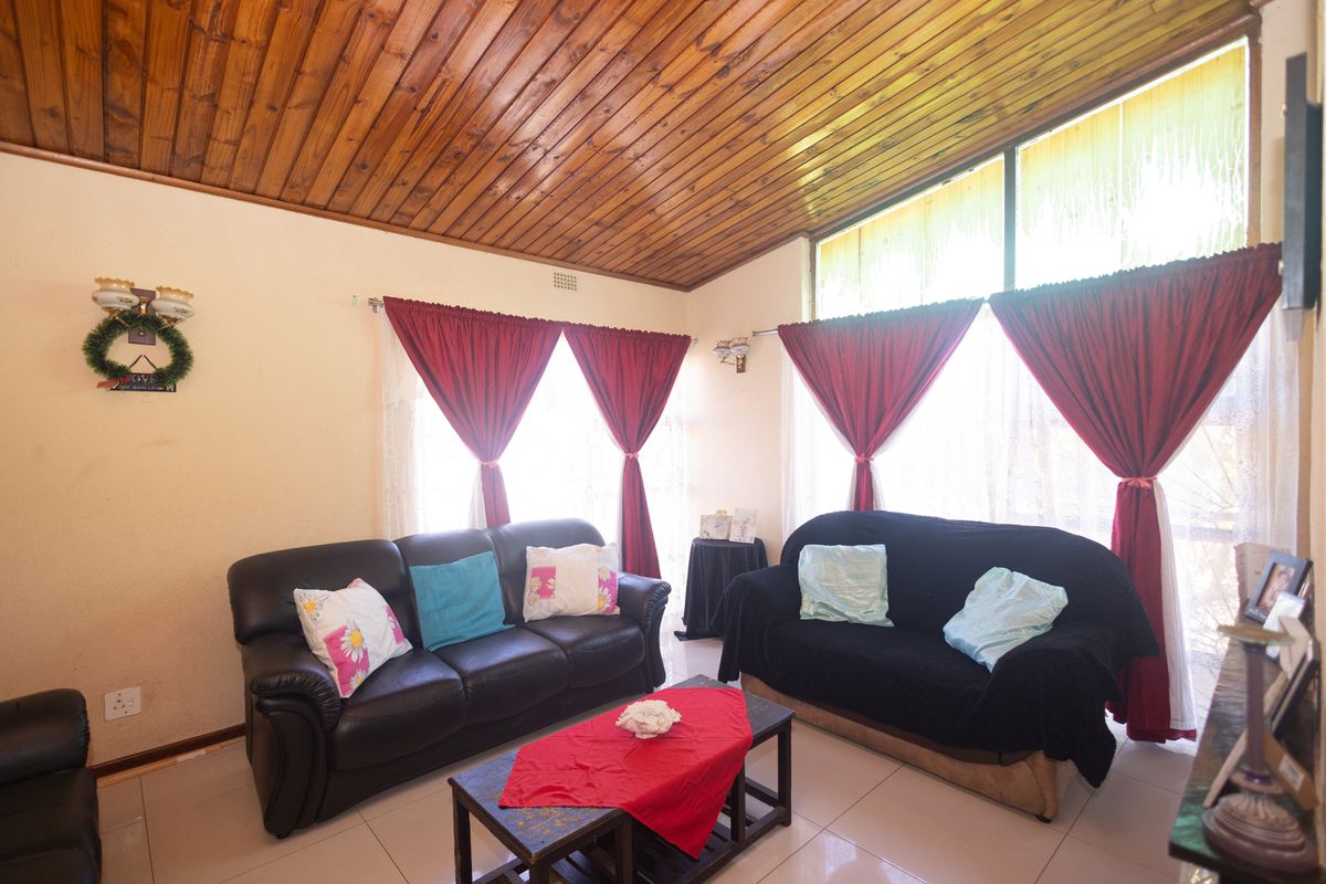 Spacious 4-Bedroom Family Home with Great Entertaining Potential - Photo 2