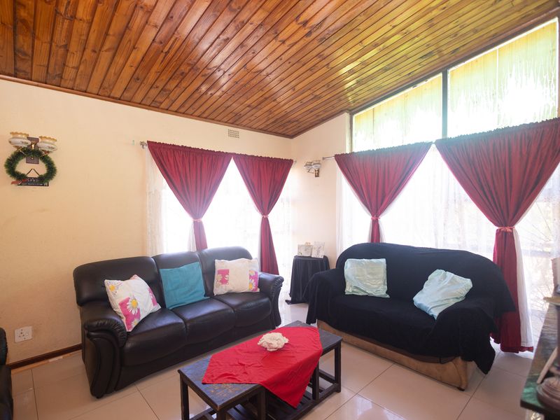 Spacious 4-Bedroom Family Home with Great Entertaining Potential - Photo 2