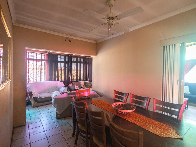 Spacious 4-Bedroom Family Home with Great Entertaining Potential - Photo 10