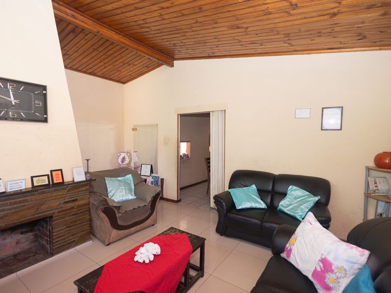 Spacious 4-Bedroom Family Home with Great Entertaining Potential - Photo 3