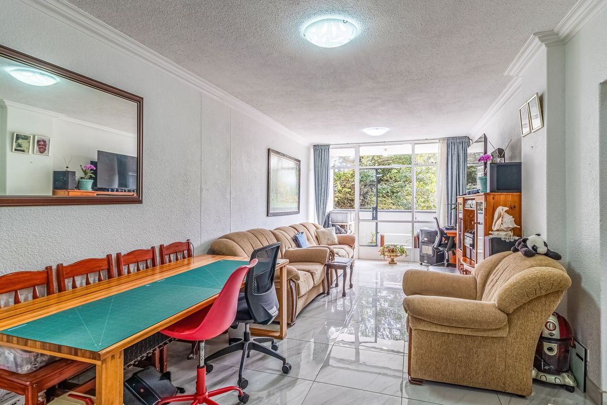 Warm and Spacious 2-Bedroom Apartment in Edenvale - LUXURY AUCTION - Photo 4